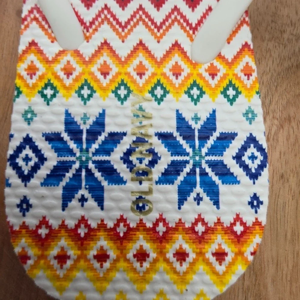 Old Navy Womens Fair Isle Holiday Snowflake Flip Flop Sandals White Size 8 NWT